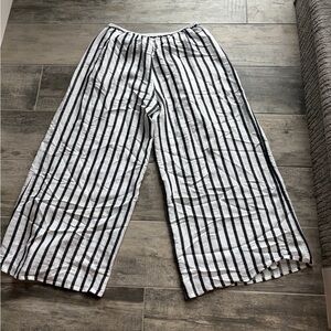 Abercrombie & Fitch Black and White Striped Wide-Leg pant